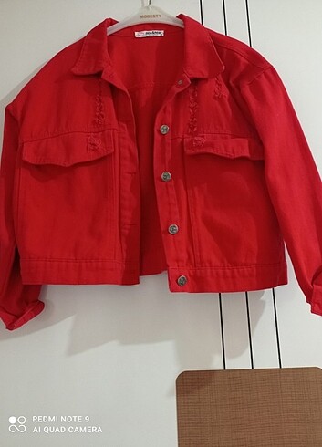 kırmızı kot ceket 