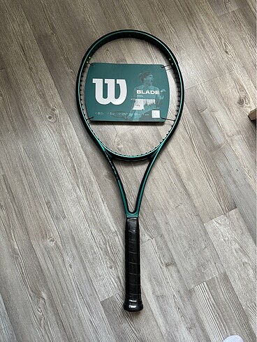 Wilson BLADE 100L tenis raketi