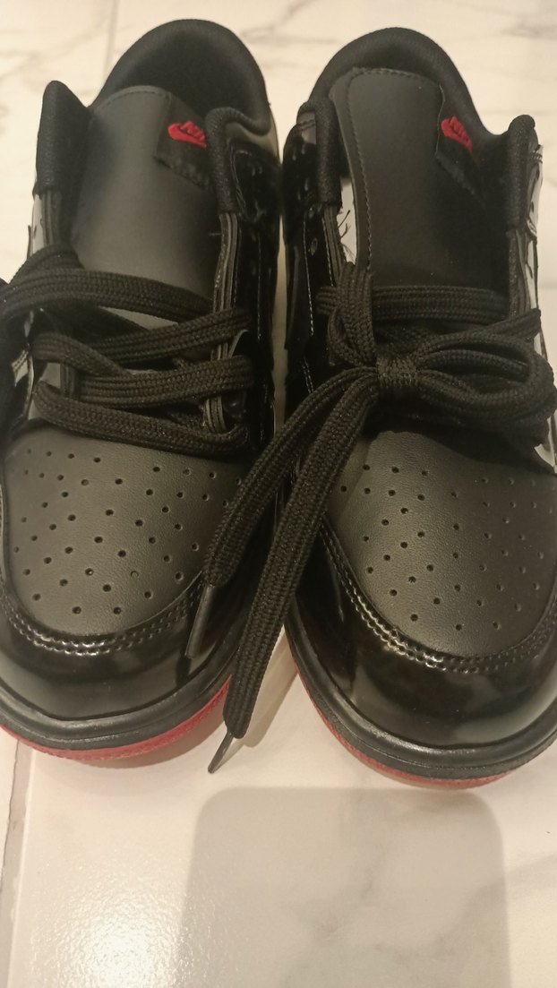 Nike Siyah Kırmızı Detaylı Sneaker — görsel 2/5