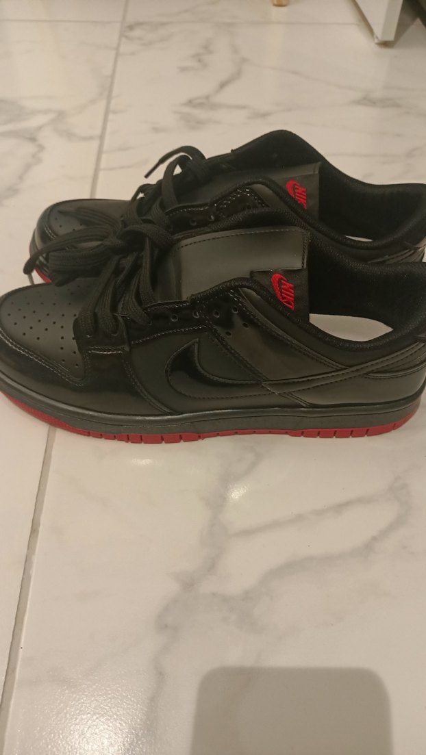 Nike Siyah Kırmızı Detaylı Sneaker — görsel 3/5