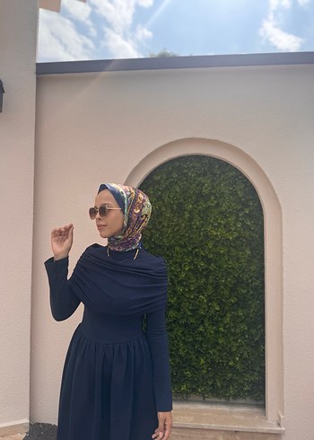m Beden Lacivert Yüksek Yakalı Uzun Drapeli Elbise