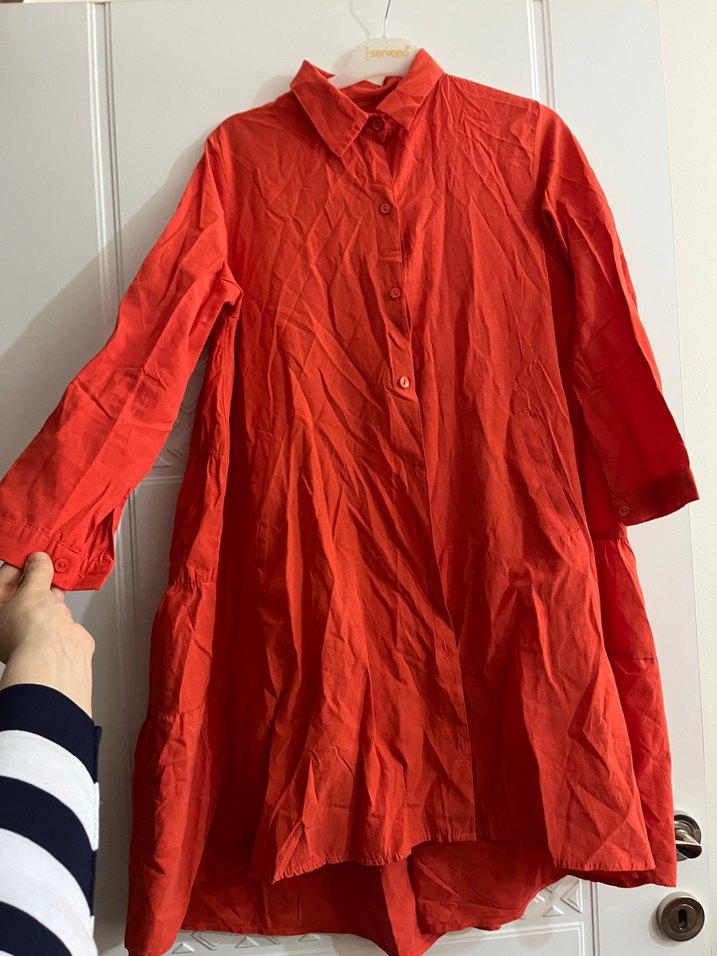 Kırmızı Düğmeli Uzun Kollu Kadın Gömlek - Görsel 3