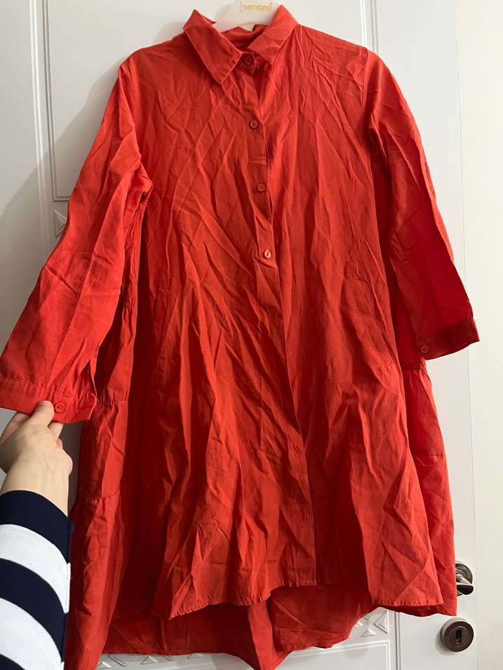 Kırmızı Düğmeli Uzun Kollu Kadın Gömlek - Görsel 4