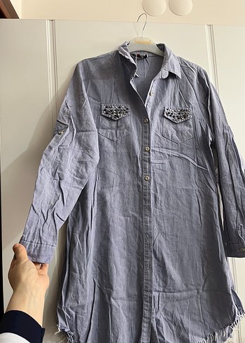 Gri Nakışlı Uzun Denim Gömlek - Görsel 3