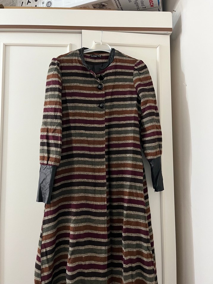 Uzun Çizgili Kadın Yün Kaban - Görsel 3