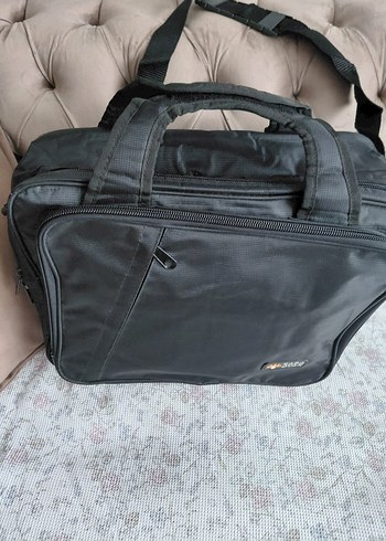 Diğer Sik Ve Pratik Siyah Laptop Cantasi