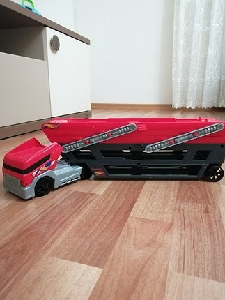 hot wheels tırı 
