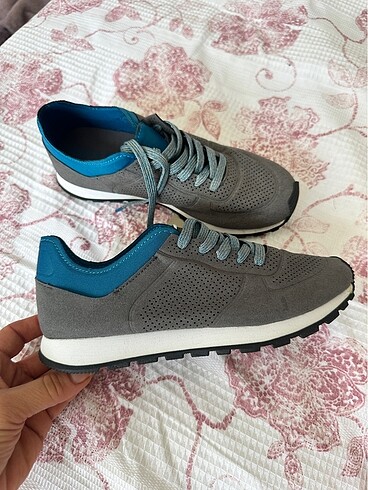 34 Beden Zara kids 34 numara çocuk spor ayakkabı