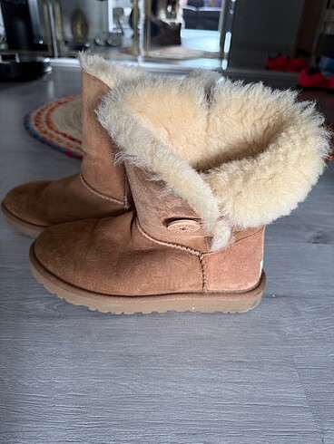 Ugg Ugg bot