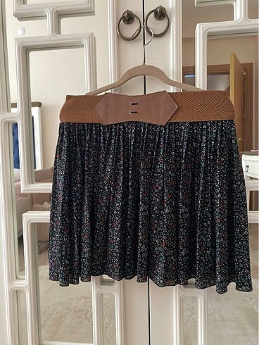 Kemerli mini etek