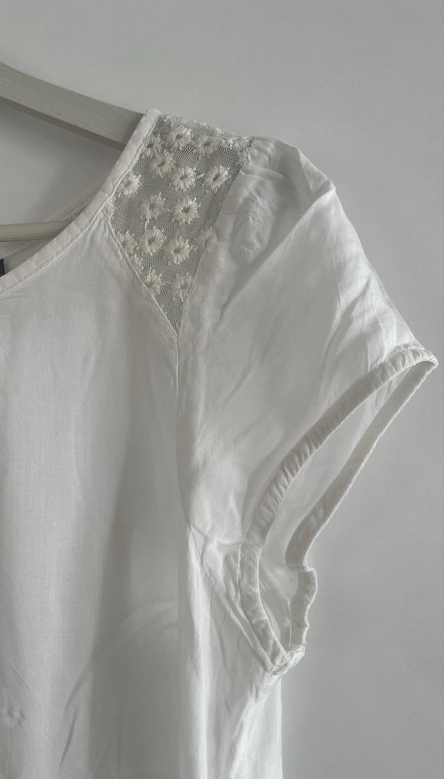 Drapeli Kısa Kollu Beyaz Keten Bluz - Görsel 2