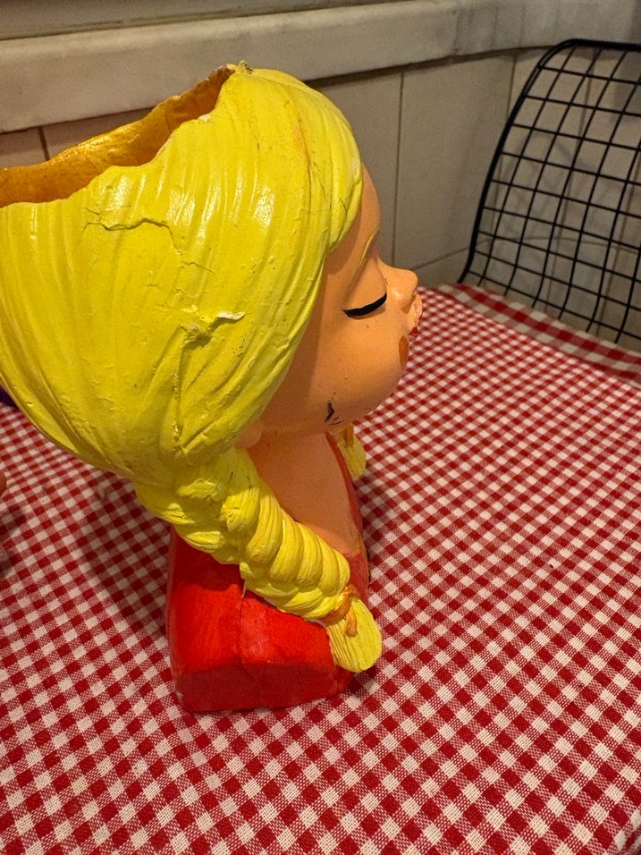 Sarı Saçlı Renkli Kız Figürü - Görsel 4