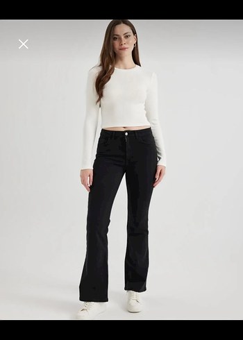 Beyaz Crop Top Uzun Kollu Pamuklu - Görsel 3