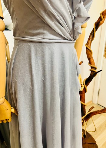 Gri Drapeli Uzun Straplez Abiye Elbise - Görsel 4