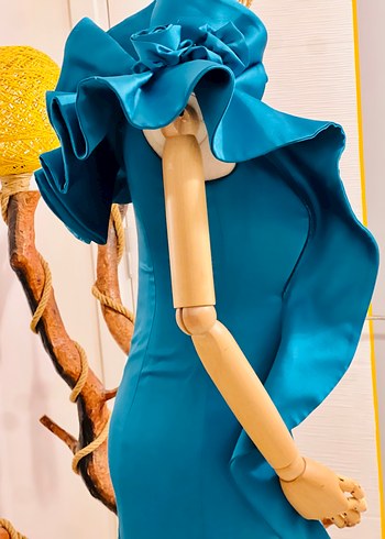 Mavi Parlak Fırfırlı Uzun Abiye Elbise - Görsel 8