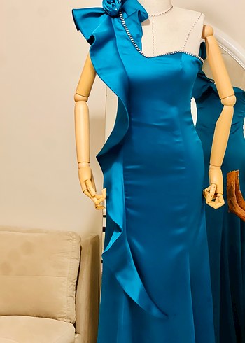 Mavi Parlak Fırfırlı Uzun Abiye Elbise - Görsel 6