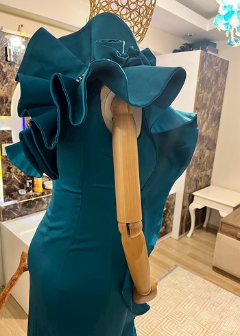 Mavi Parlak Fırfırlı Uzun Abiye Elbise - Görsel 2