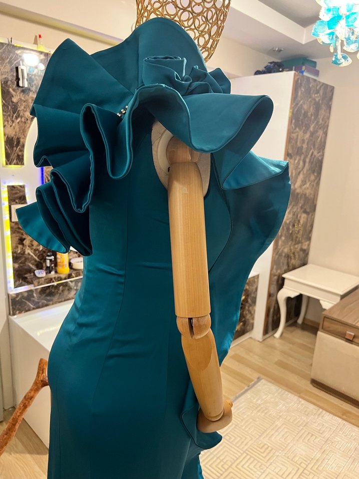 Mavi Parlak Fırfırlı Uzun Abiye Elbise - Görsel 2