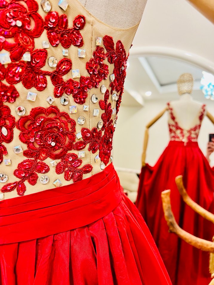 Kırmızı İşlemeli Uzun Abiye Elbise - Görsel 4