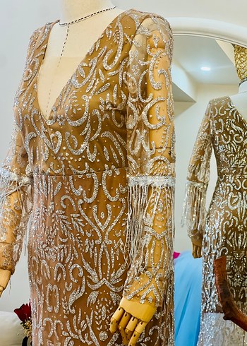 Dantel İşlemeli Bej V Yaka Uzun Kadın Elbise - Görsel 2