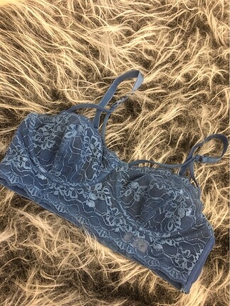 Boş dantel bralet sütyen göğüs üstü ip detayı geliyor