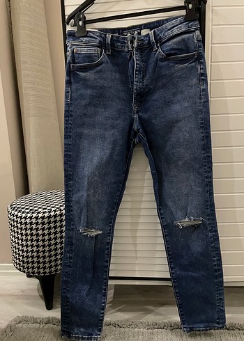 H&M Koyu Mavi Slim Fit Yirtik Denim Jean