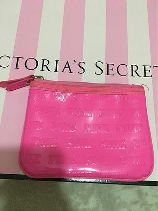 Victoria s Secret Pink Cüzdan, 2 adet makyaj fırçası, 1 adet saç fırçası , 1 adet 