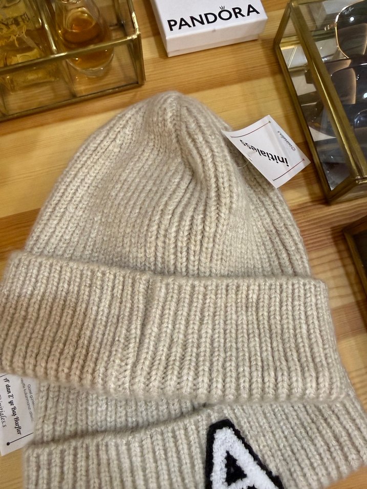 İnitialess Bej Örgü Bere - Görsel 3