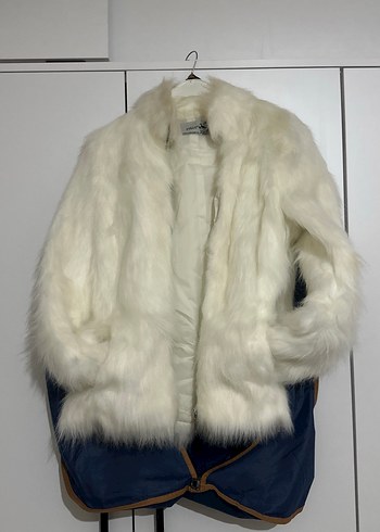 Beyaz Kadın Midi Boy Kürk Detaylı Ceket - Görsel 2