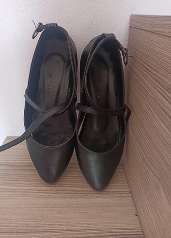 Bağcıklı siyah kadın babet ayakkabı 