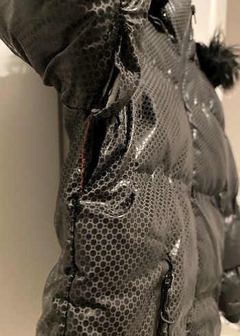 Siyah Desenli Kürklü Erkek Çocuk Mont - Görsel 3