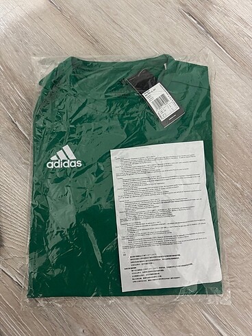 Adidas tişört