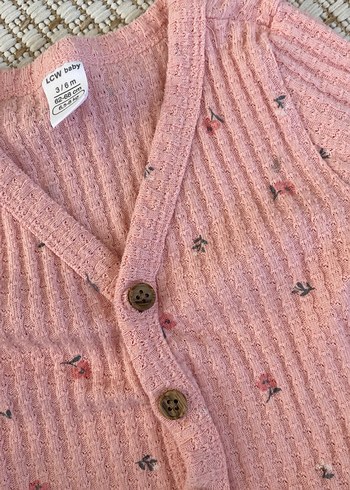 LC Waikiki Düğmeli Pembe Nakışlı Kız Hırka