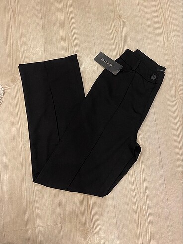 Trendyolmilla Siyah yüksek bel pantalon