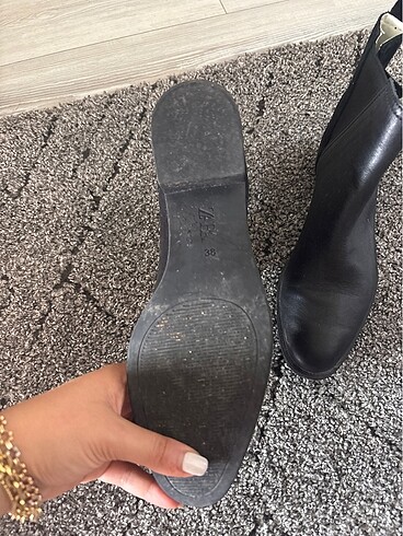 38 Beden siyah Renk Zara kısa bot