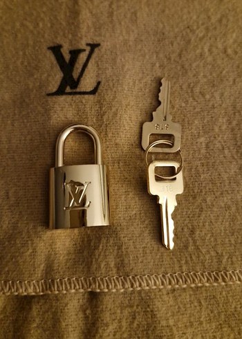 Louis Vuitton gold kilit - Görsel 11