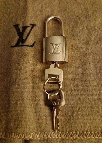Louis Vuitton gold kilit - Görsel 4