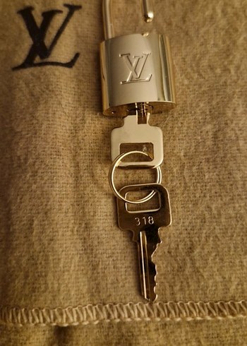 Louis Vuitton gold kilit - Görsel 8