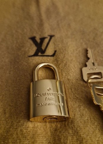Louis Vuitton gold kilit - Görsel 7