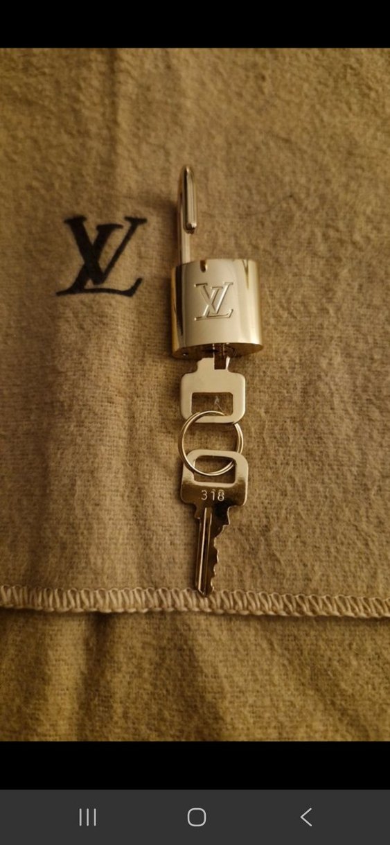 Louis Vuitton gold kilit - Görsel 5