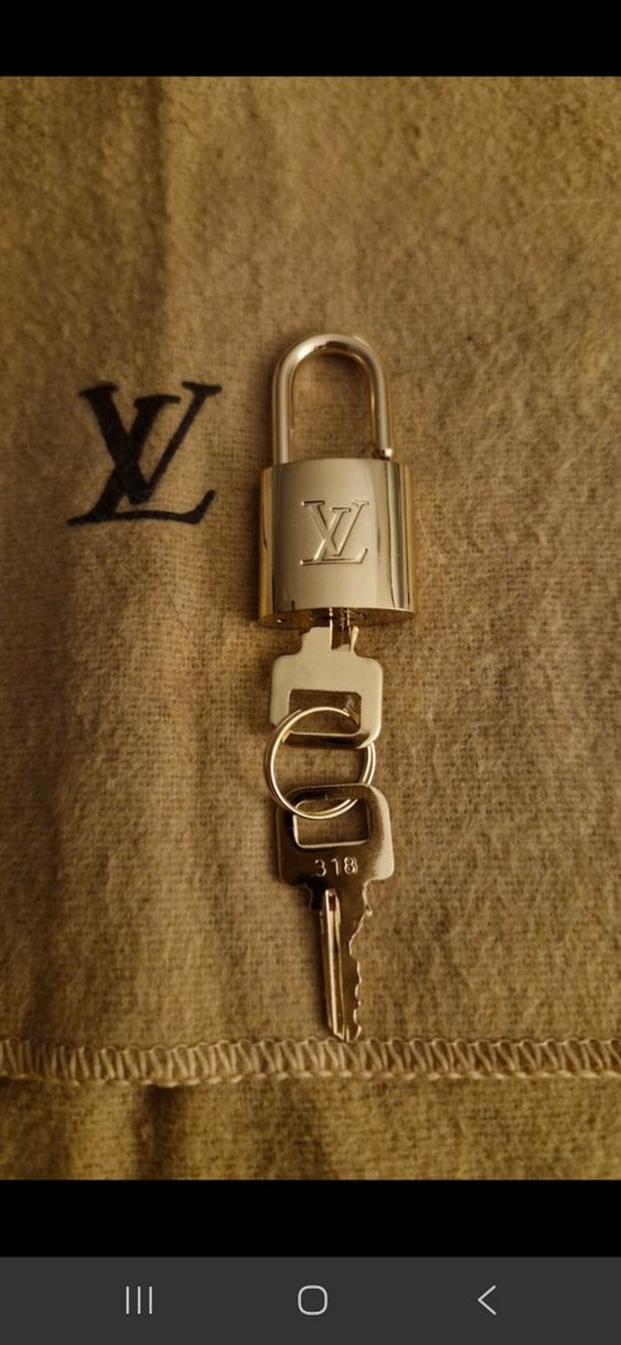 Louis Vuitton gold kilit - Görsel 4