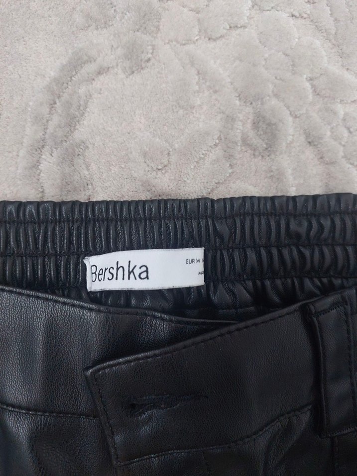 bershka deri rahat Kesim Kadın Pantolon - Görsel 3