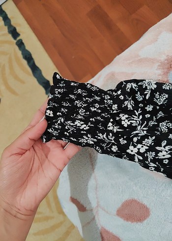 Siyah Çiçekli Fırfırlı Kadın Bluz - Görsel 5