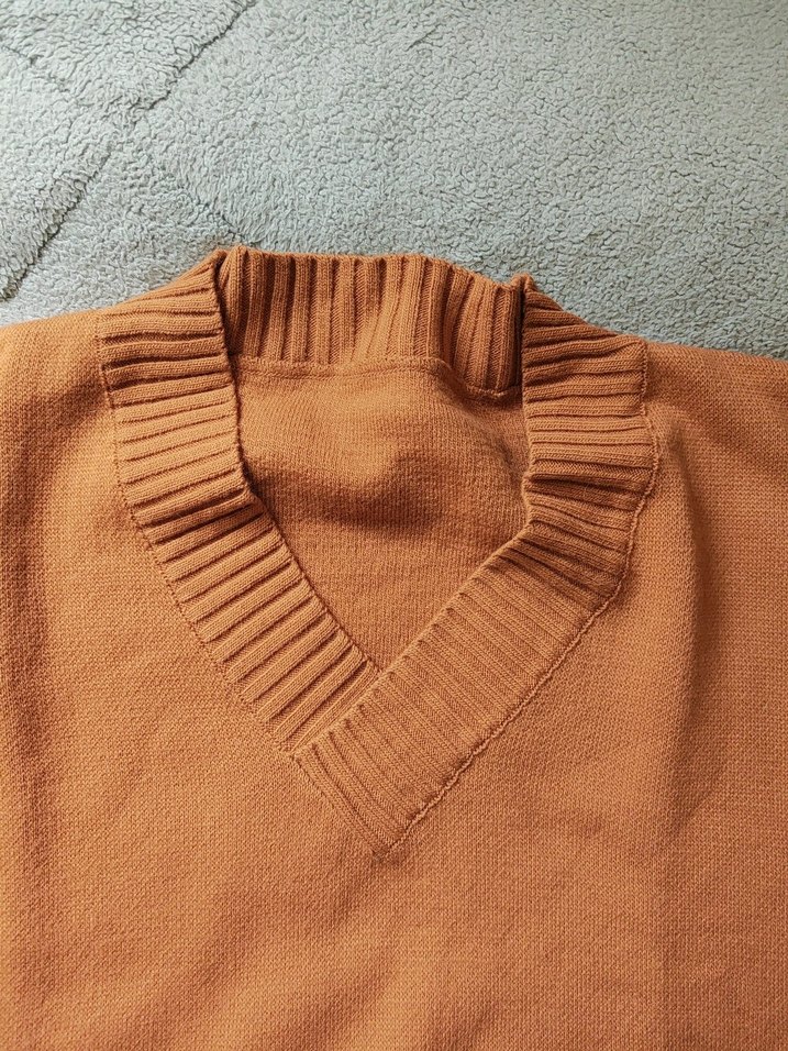 Kahverengi V Yakalı Örgü Kadın Süveter - Görsel 2