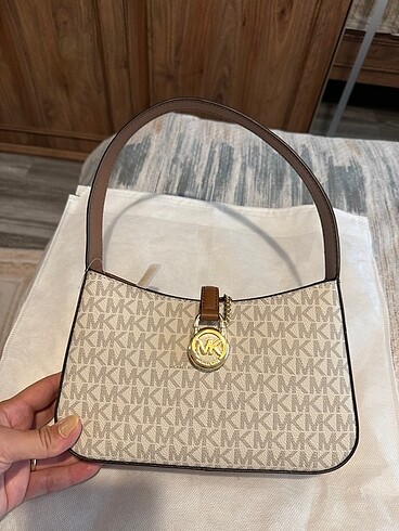Michael kors çanta Orjinal İtalya?dan alındı .