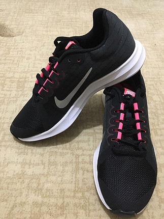 37 Beden Ürün Orjinaldir Hiç kullanılmamıştır 37,5 Numara Nike