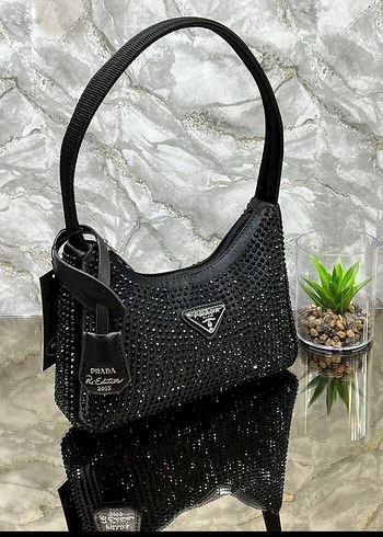 Prada çanta