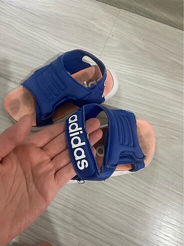 28 Beden Adidas çocuk sandalet