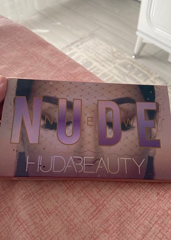 Huda Beauty ürünü
