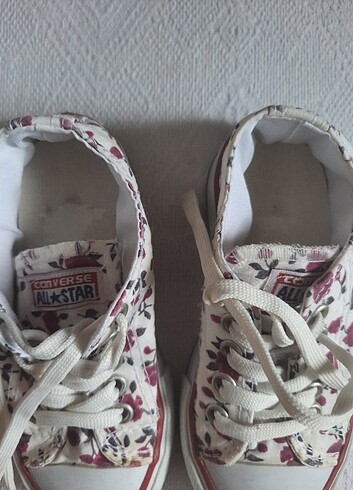 25 Beden beyaz Renk Converse ayakkabı 